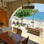 בית נופש Relax Seaside House By Living In Blue