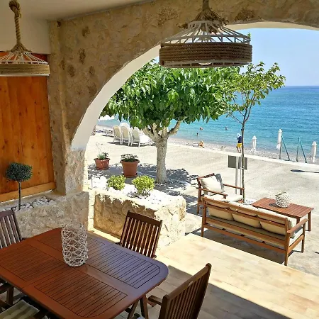 בית נופש Relax Seaside House By Living In Blue