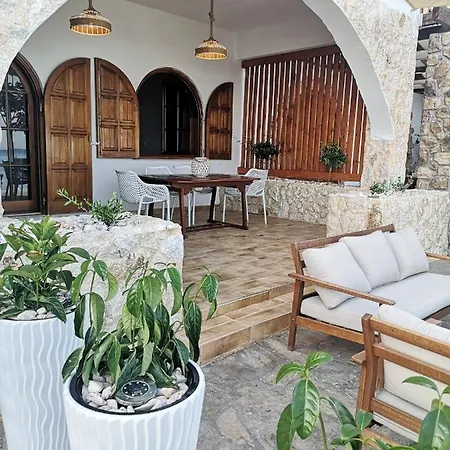 Дом отдыха Relax Seaside House By Living In Blue Хараки