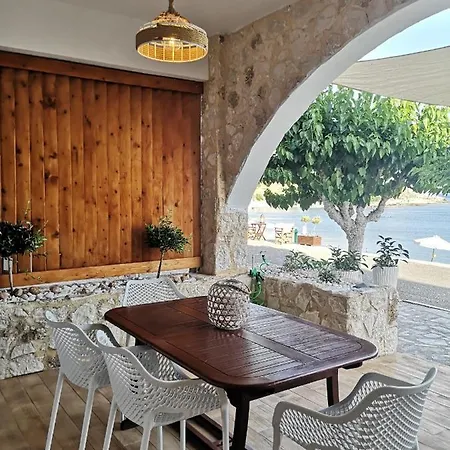 בית נופש Relax Seaside House By Living In Blue *