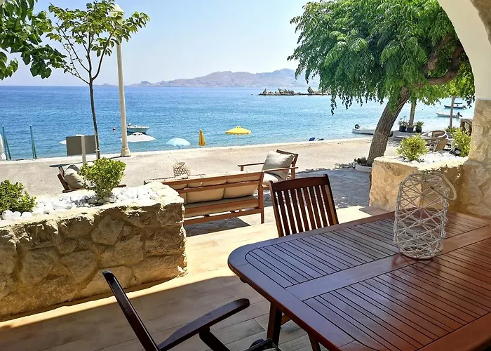 Relax Seaside House By Living In Blue Haraki