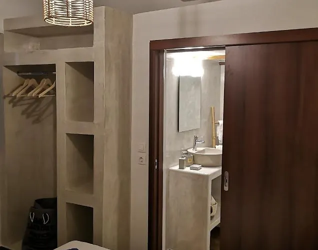 Relax Seaside House By Living In Blue Haraki